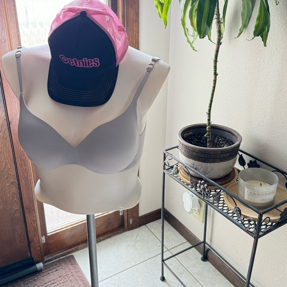 Victoria’s Secret Bra 4 pack - Picture 2 of 14